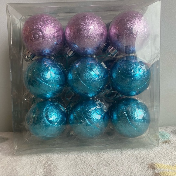 Massive bundle of like new Christmas ornaments - 6 containers - Picture 8 of 9